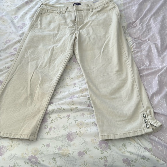 Capris size 10 - Picture 1 of 6